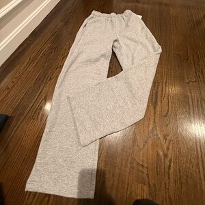 Alo accolade straight leg sweaty pants.  No oversized NWT